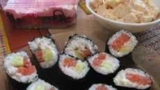 マーシャが作った巻き寿司、シューバという名前のサラダ、